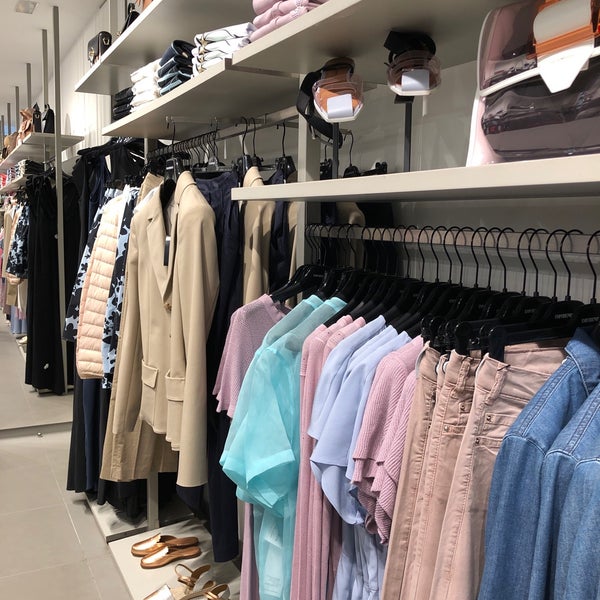 armani outlet village