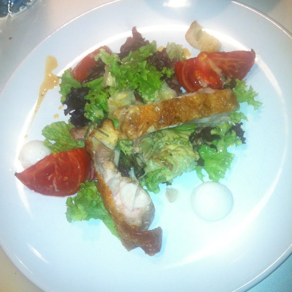 Za početak:   Salata sa piletinom i toplo-hladnim dresingom od žalfije.
