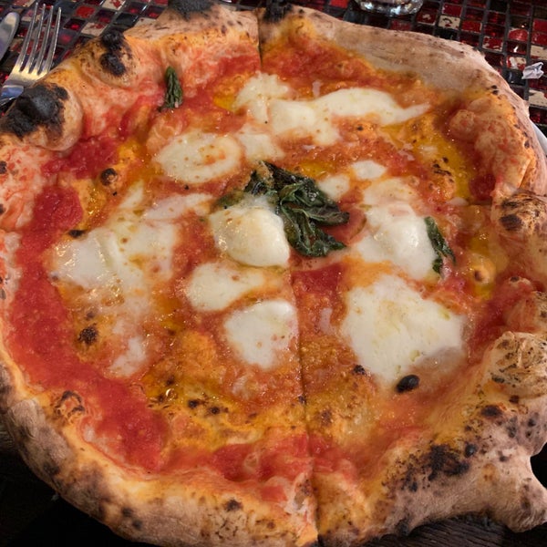 Photo taken at La Leggenda Pizzeria by Sofie on 4/20/2022
