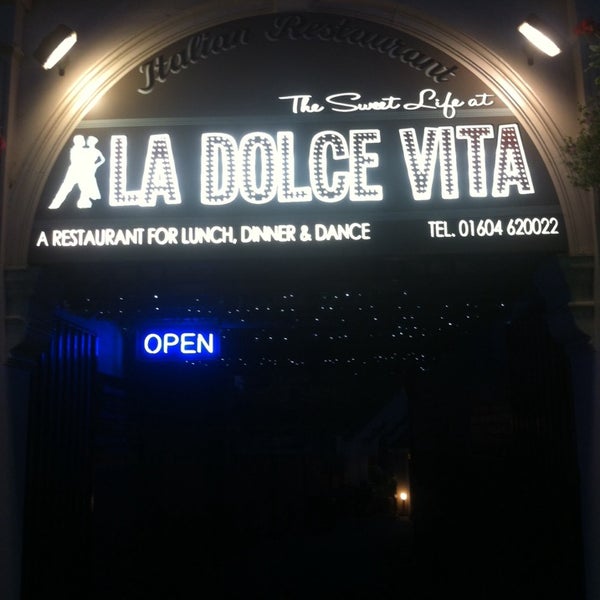 сладкая жизнь феллини. федерико феллини дольче вита. Dolce vita// federico fellini постер. La dolce vita постер. Nico dolce vita.