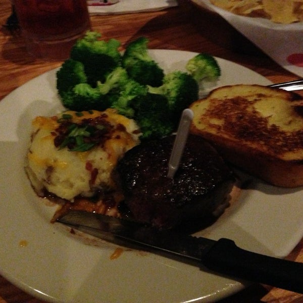 Photo taken at Chili&#39;s Grill &amp; Bar by Gregory H. on 11/9/2013