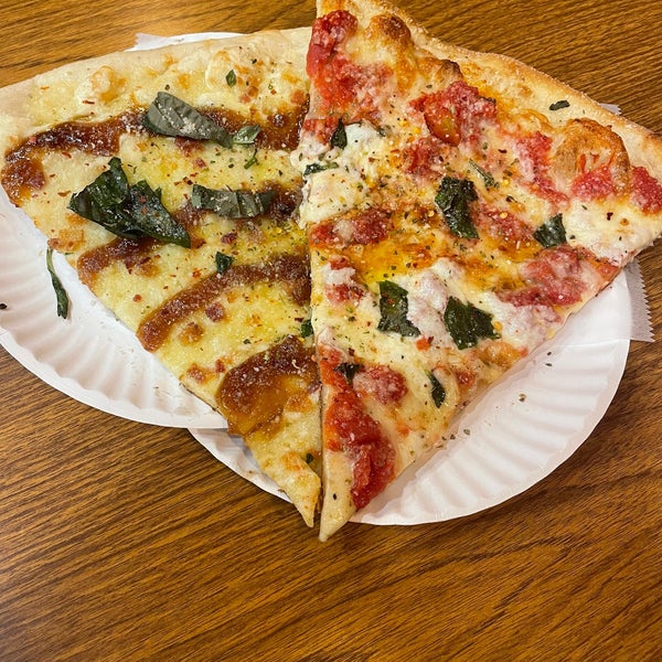 Photo taken at New York Pizza Suprema by Jhokania D. on 3/17/2024