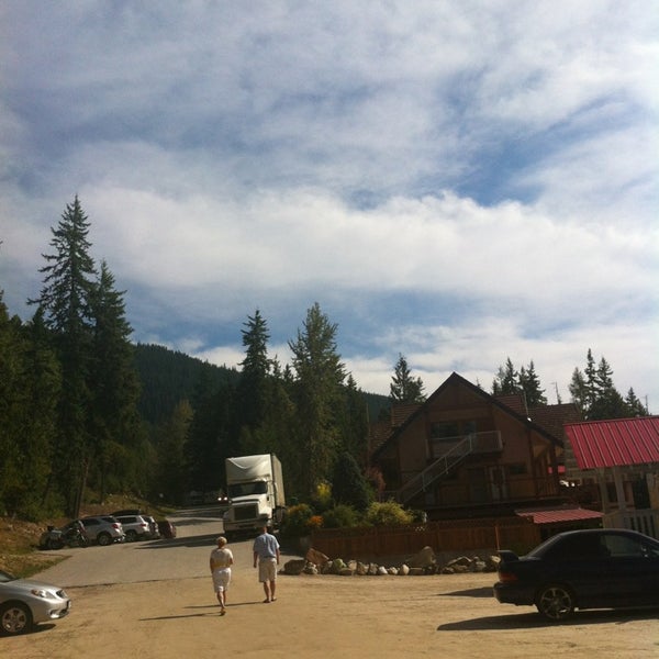 Photo taken at Halcyon Hot Springs Village &amp; Spa by Marta on 8/22/2013