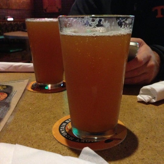 Foto diambil di Smoky Mountain Brewery oleh Cory W. pada 10/22/2012