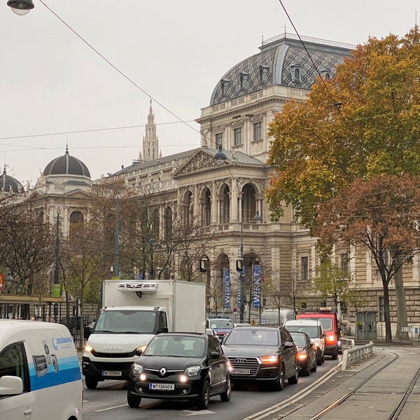 Снимок сделан в Universität Wien пользователем Brunold L. 11/26/2020