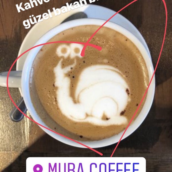 Das Foto wurde bei Mura Coffee &amp; Bar von Nazife T. am 10/10/2018 aufgenommen