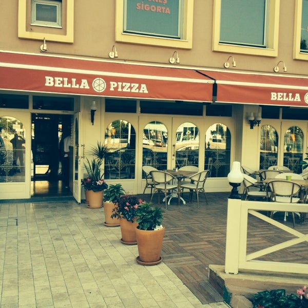 Photo taken at Stella&#39;s Bella Ristorante by Ali G. on 1/2/2014