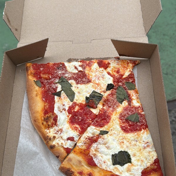 4/17/2024にRakan Rediny ر.がPrince Street Pizzaで撮った写真
