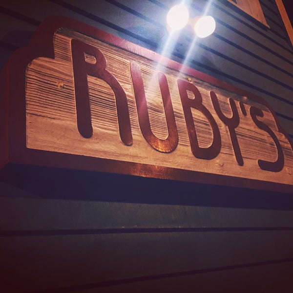 Foto tirada no(a) Ruby&#39;s Diner por Maria L. em 10/28/2015