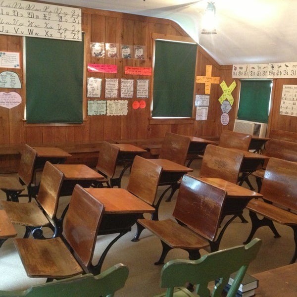 The Amish Experience Plain & Fancy Bird in Hand, PA