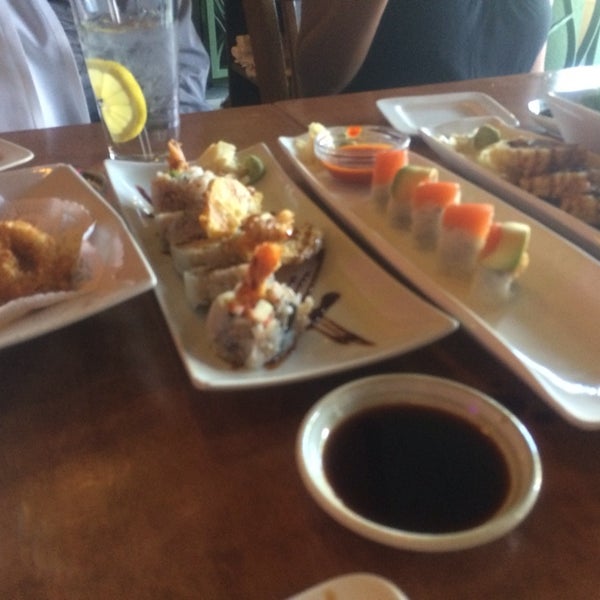 Снимок сделан в California Roll &amp; Sushi Fish пользователем Priscilla R. 12/29/2013