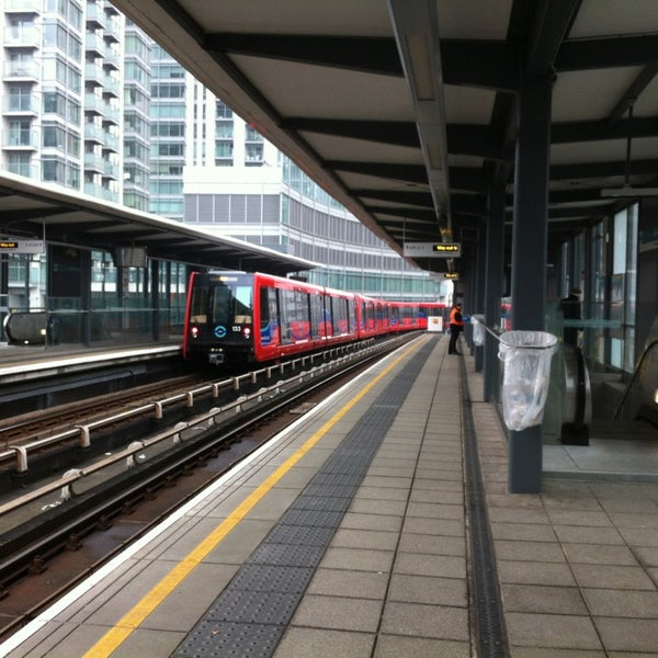 South Quay DLR Station Hafif Raylı Sistem İstasyonu