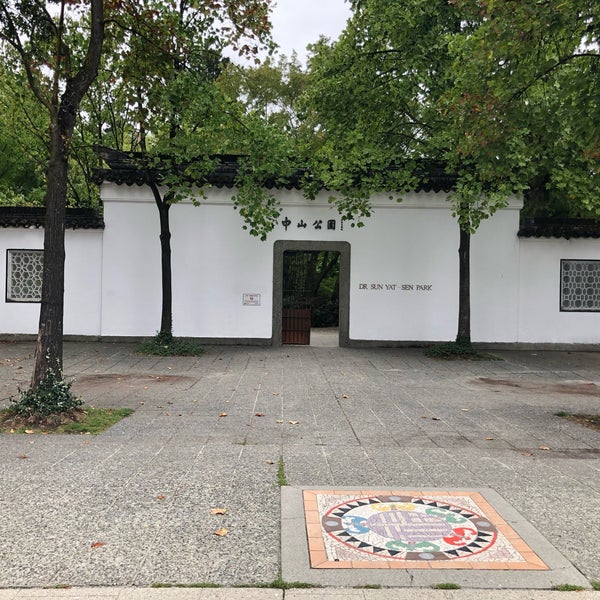 Photo taken at Dr. Sun Yat-Sen Classical Chinese Garden by あかみそ P. on 9/11/2019