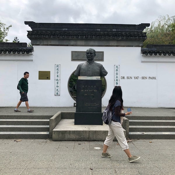 Foto diambil di Dr. Sun Yat-Sen Classical Chinese Garden oleh あかみそ P. pada 9/11/2019