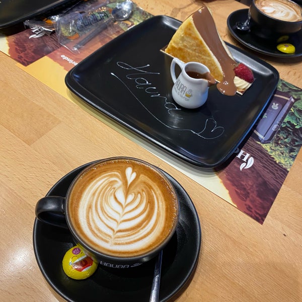 Снимок сделан в Haura Coffee &amp; Lounge пользователем Yasmeen. 8/20/2022