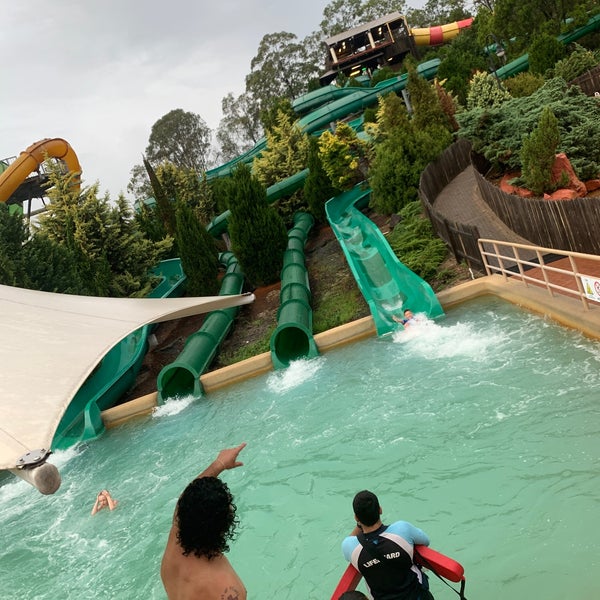 Photo taken at Wet&#39;n&#39;Wild Gold Coast by F.3.D🏋️‍♀️ on 1/16/2020