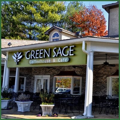 Foto tirada no(a) Green Sage Cafe por Locu L. em 7/26/2016