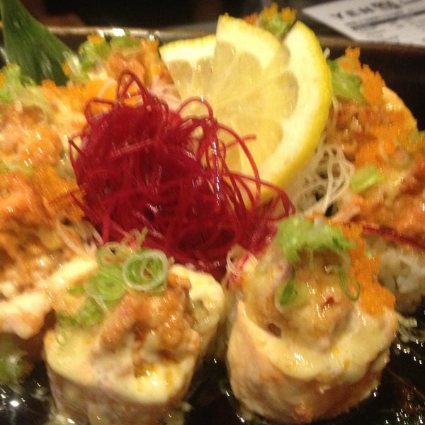 Foto diambil di Yen Sushi &amp; Sake Bar (Century City) oleh Locu L. pada 11/12/2015