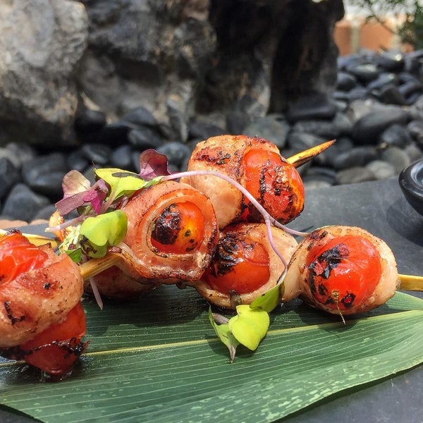 Foto diambil di Umi Japanese Restaurant oleh Locu L. pada 8/25/2016