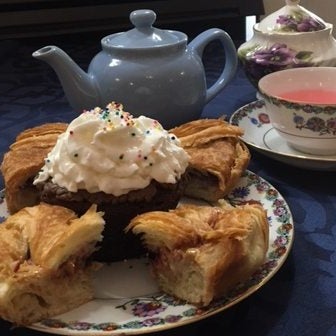 10/16/2016 tarihinde Locu L.ziyaretçi tarafından Olde English Tea Room'de çekilen fotoğraf