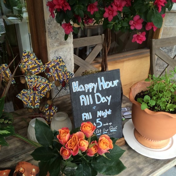 Das Foto wurde bei Bar Eolo: Sicilian Kitchen &amp; Wines von Yana N. am 5/27/2014 aufgenommen