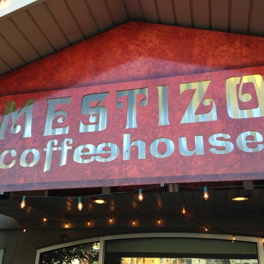 Foto tomada en Mestizo Coffeehouse  por Phil H. el 11/15/2012