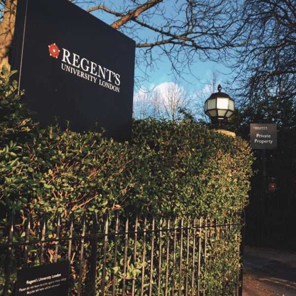 รูปภาพถ่ายที่ Regent&#39;s University London โดย Close เมื่อ 2/12/2020