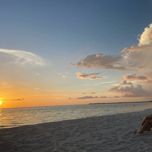 Снимок сделан в The Westin Grand Cayman Seven Mile Beach Resort &amp; Spa пользователем Yfyvan 8/19/2020