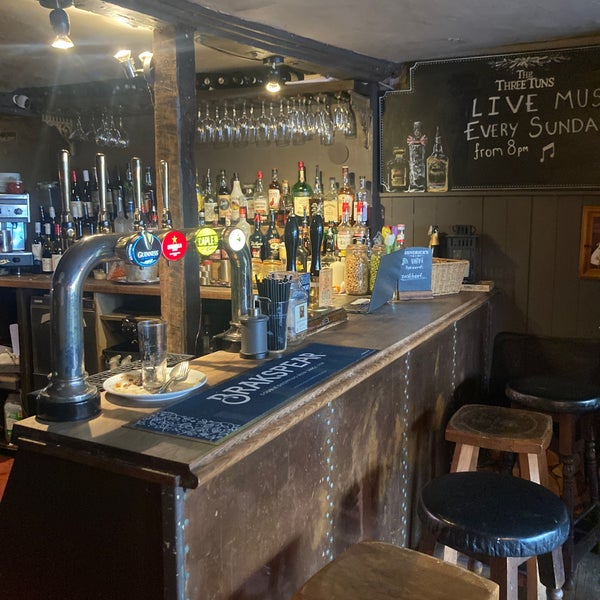 Three tuns pub белорусская. Three tuns pub стендап. Three tuns pub. Three tuns на белорусской. Паб на 2 брестской улице.