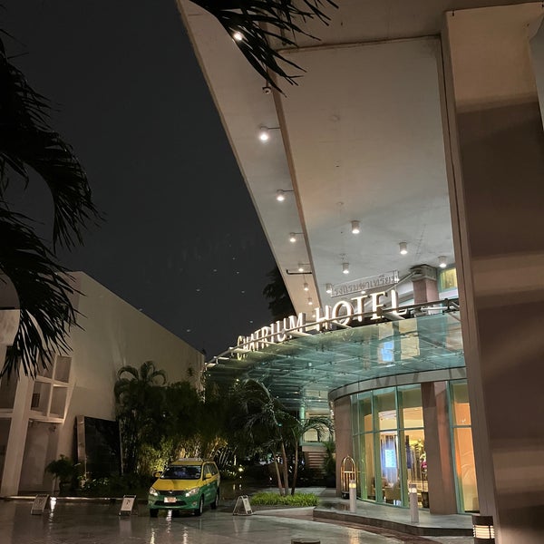 Foto tirada no(a) Chatrium Hotel Riverside Bangkok por Nola. em 8/15/2022