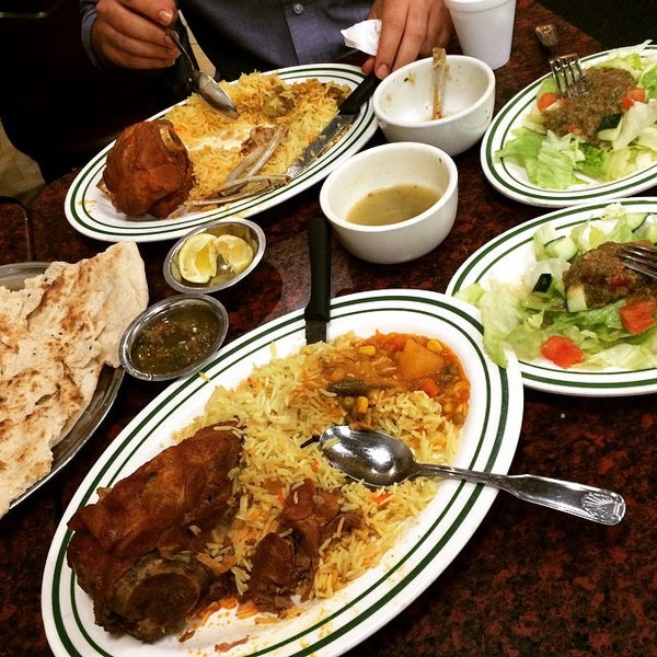 Das Foto wurde bei Yemen Cafe &amp; Restaurant von Abdullah M. am 6/18/2015 aufgenommen