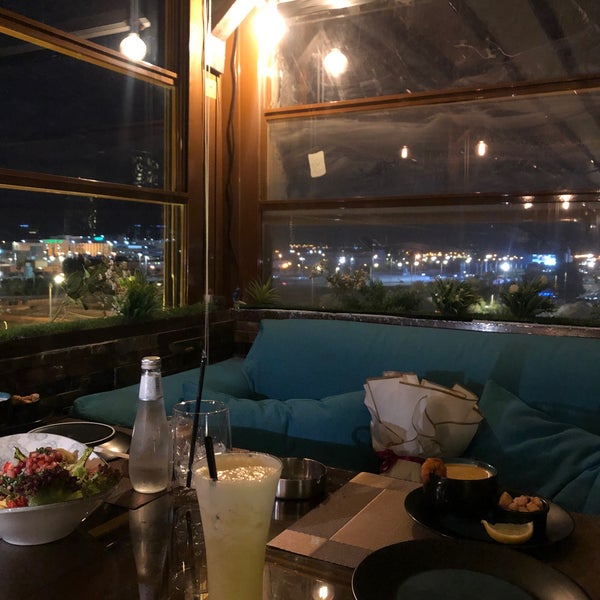 รูปภาพถ่ายที่ Avenue Restaurant &amp; Lounge โดย ADG เมื่อ 8/22/2021