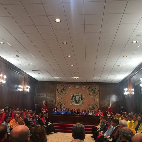 Edificio Central UNAV Universidad en Pamplona