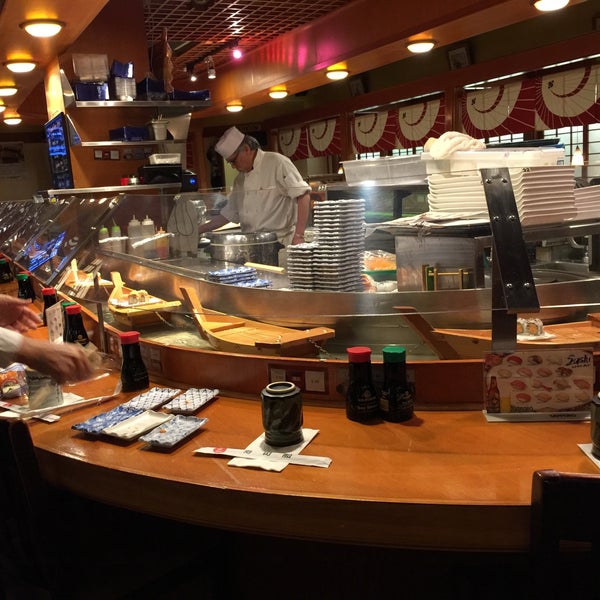 Foto diambil di Sushi Boat oleh Bahigh A. pada 7/18/2016