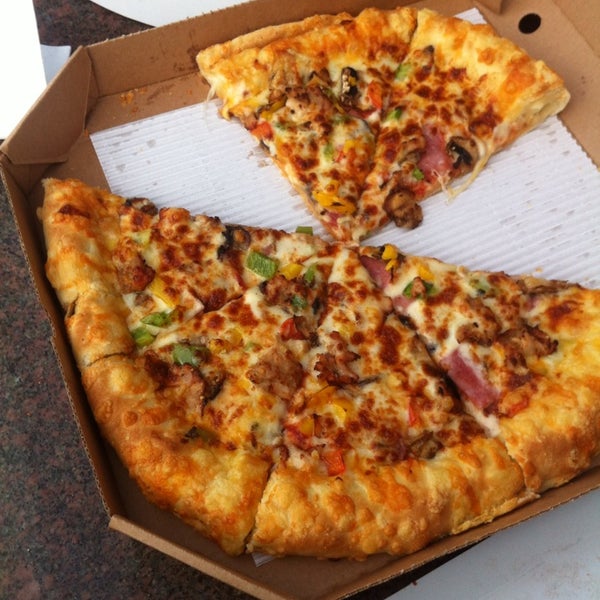 6/23/2014 tarihinde Mac D.ziyaretçi tarafından Pizza Hut'de çekilen fotoğraf