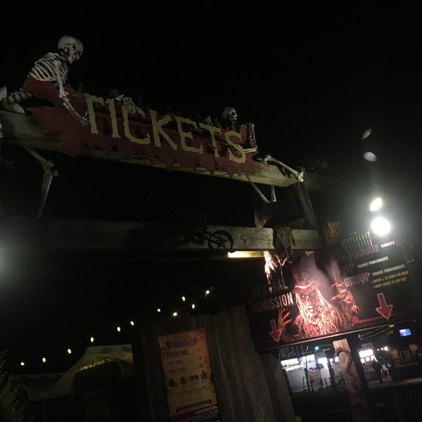 Photo taken at Field Of Screams by Di D. on 10/2/2016