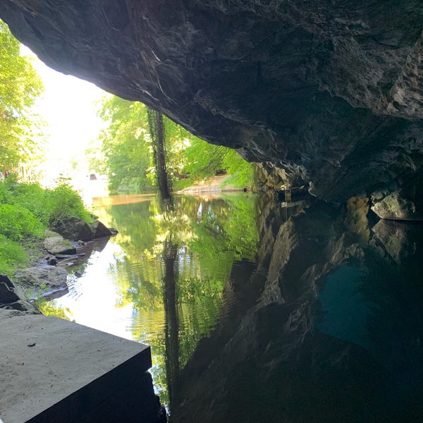 Foto diambil di Le Domaine des Grottes de Han / Het Domein van de Grotten van Han oleh Zoë D. pada 6/29/2019