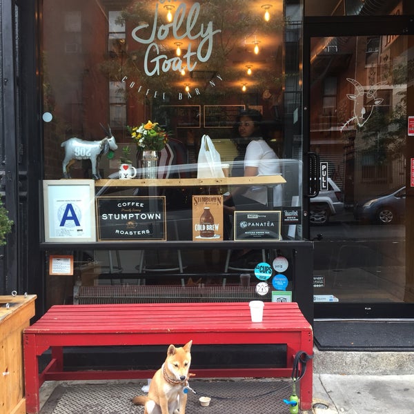 10/8/2017 tarihinde Aleksey K.ziyaretçi tarafından The Jolly Goat Coffee Bar'de çekilen fotoğraf