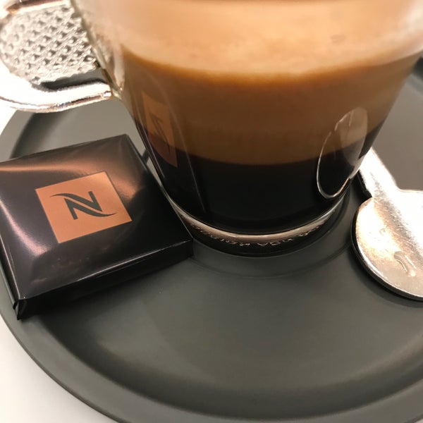 7/16/2017 tarihinde Sergey 〽️⭕️💲©⭕️〰ziyaretçi tarafından Nespresso'de çekilen fotoğraf