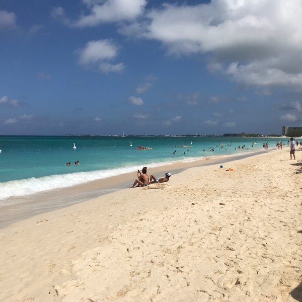 Снимок сделан в The Westin Grand Cayman Seven Mile Beach Resort &amp; Spa пользователем Hector G. 4/21/2019