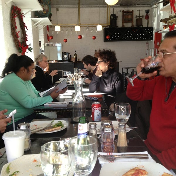 12/28/2013 tarihinde Nabeela A.ziyaretçi tarafından Lexington Pizza Parlour'de çekilen fotoğraf