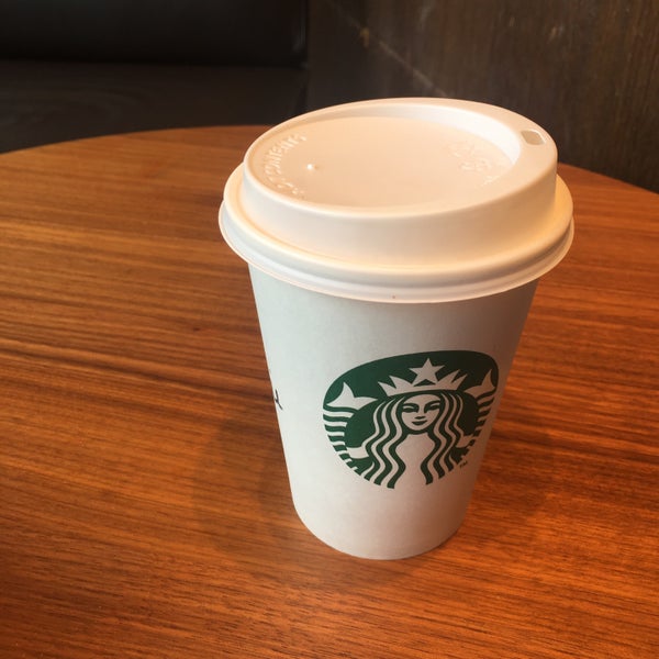 Foto diambil di Starbucks oleh Sofie V. pada 8/29/2021