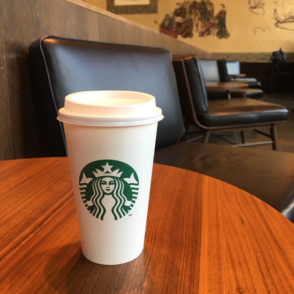 Foto scattata a Starbucks da Sofie V. il 4/28/2022