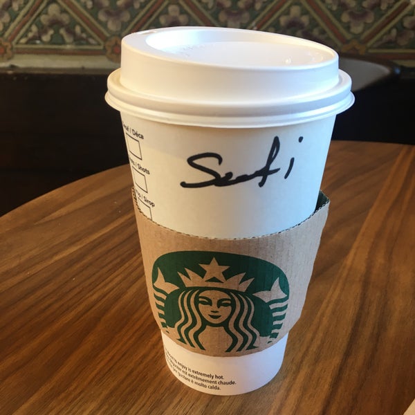 Foto scattata a Starbucks da Sofie V. il 10/28/2021