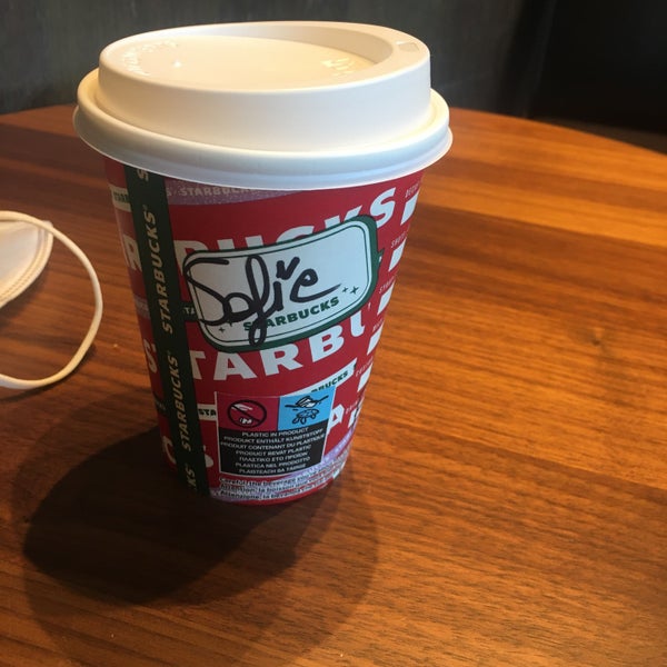 Photo taken at Starbucks by Sofie V. on 11/5/2021