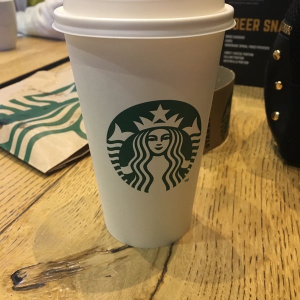 Photo prise au Starbucks par Sofie V. le7/14/2019