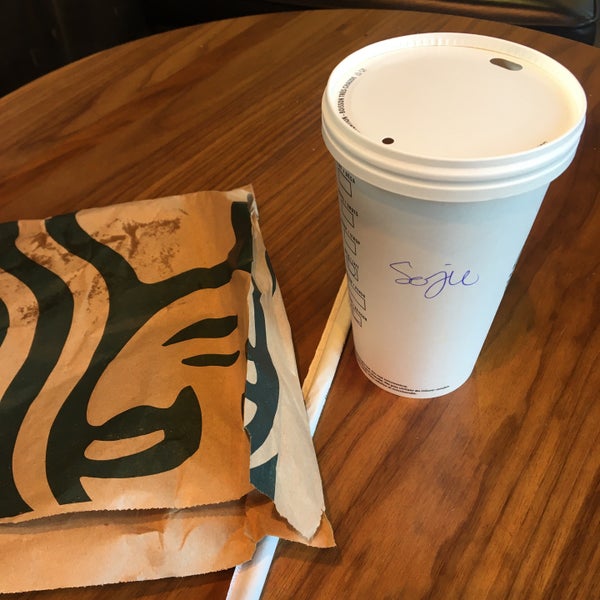 Foto scattata a Starbucks da Sofie V. il 8/27/2023