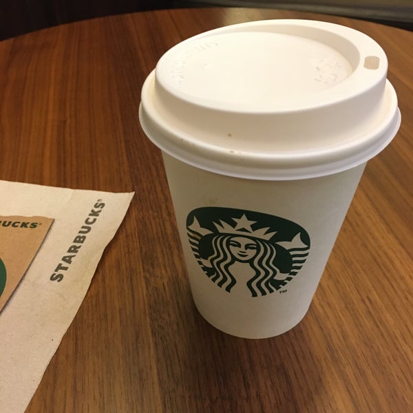 Foto diambil di Starbucks oleh Sofie V. pada 1/14/2022
