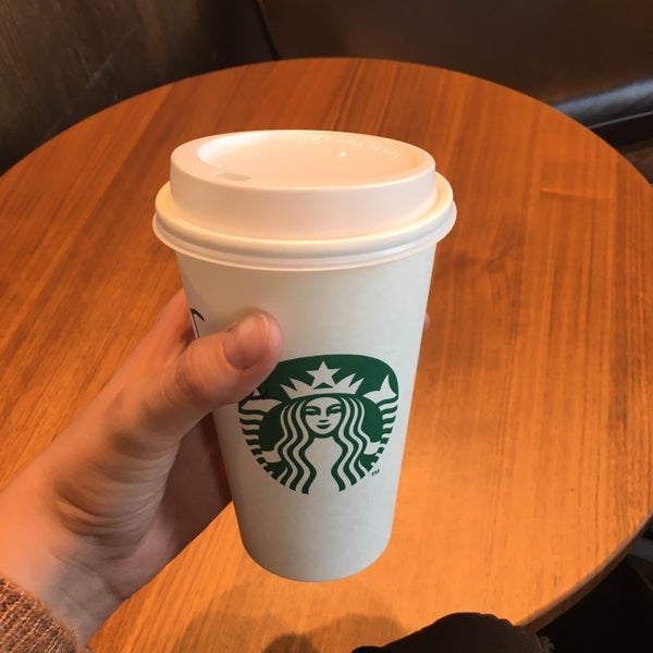 Photo taken at Starbucks by Sofie V. on 4/12/2022