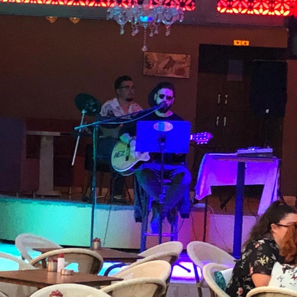 Foto diambil di Medellin Lounge Bar oleh Oğuzhan pada 7/21/2021